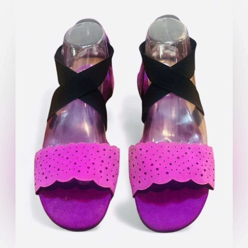 NWOT- MUNRO AMERICAN - purple and Black Women's Sandals